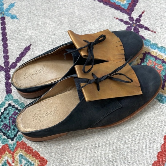 Esquivel Kiltie Slide Mule shoes - Picture 2 of 7